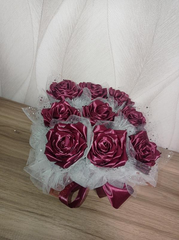 Букет роз из атласных лент — цена 200 грн в каталоге Женские подарочные ...