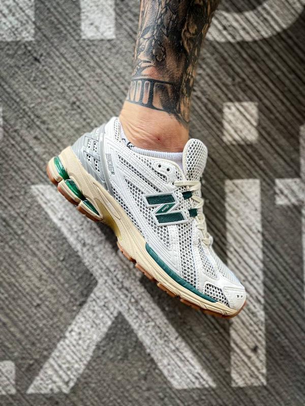 Green and white new balance best sale