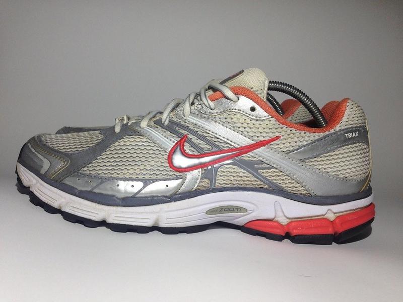 nike structure triax 11