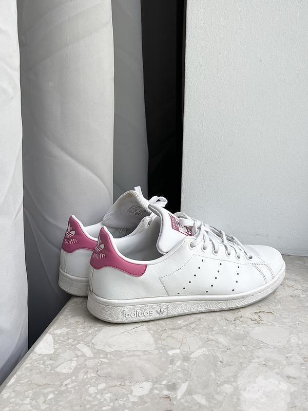Белые кожаные кроссовки adidas stan smith розовые кеды samba gazelle ...