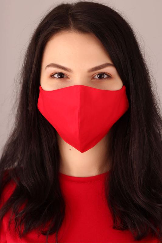 Маски красный девушка. Маска для лица. Красная маска. Красная маска для лица. Маски красного цвета медицинские.