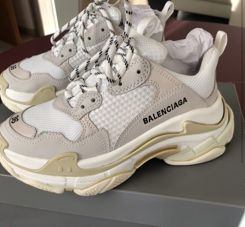 Balenciaga купить оригинал. Кроссовки Баленсиага женские Triple s. Кроссовки баленсьяга оригинал. Баленсиага кроссовки Triple s оригинал. Баленсиага 2017 кроссовки.