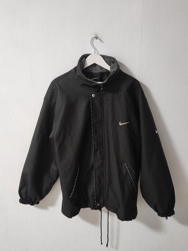 Nike прорезиненный винтажный бомбер — цена 700 грн в каталоге Ветровки ...