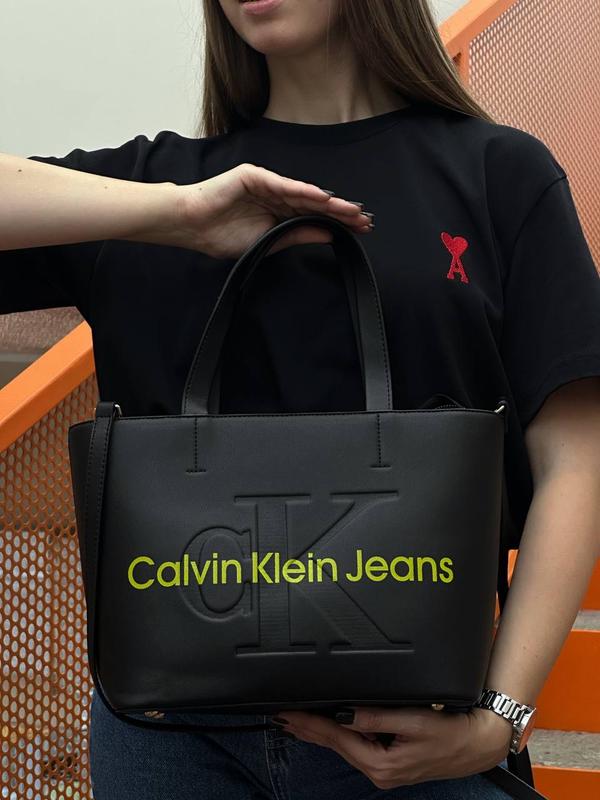 145462028 calvin klein tote bag black yellow 1790 Il n y a