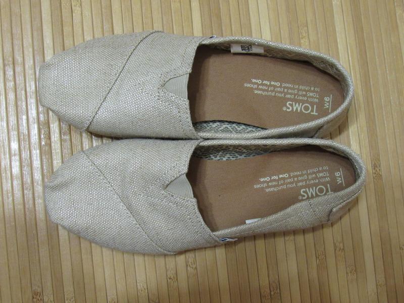 toms natural metallic burlap