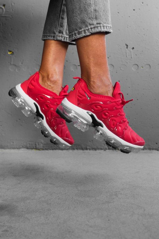 air vapormax red and white