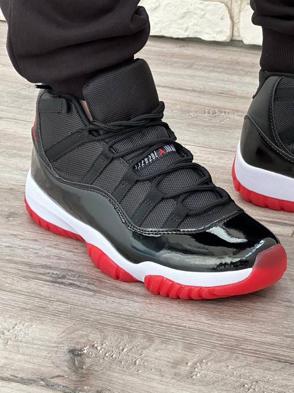 On Feet Jordan 11 Retro Playoffs Bred Україна #146356212 A Closer