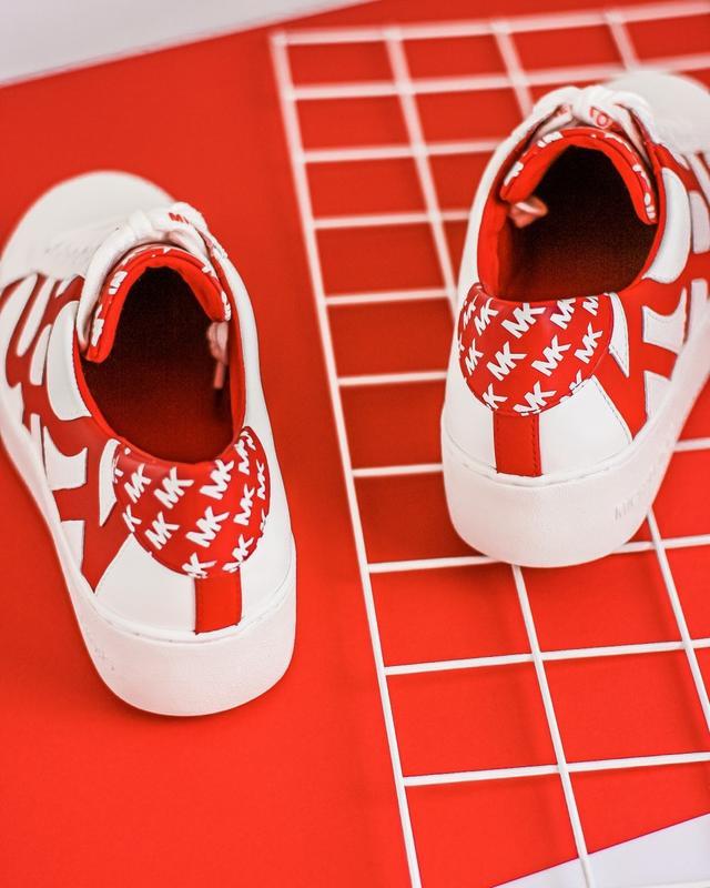 Poppy graphic shop logo leather sneaker