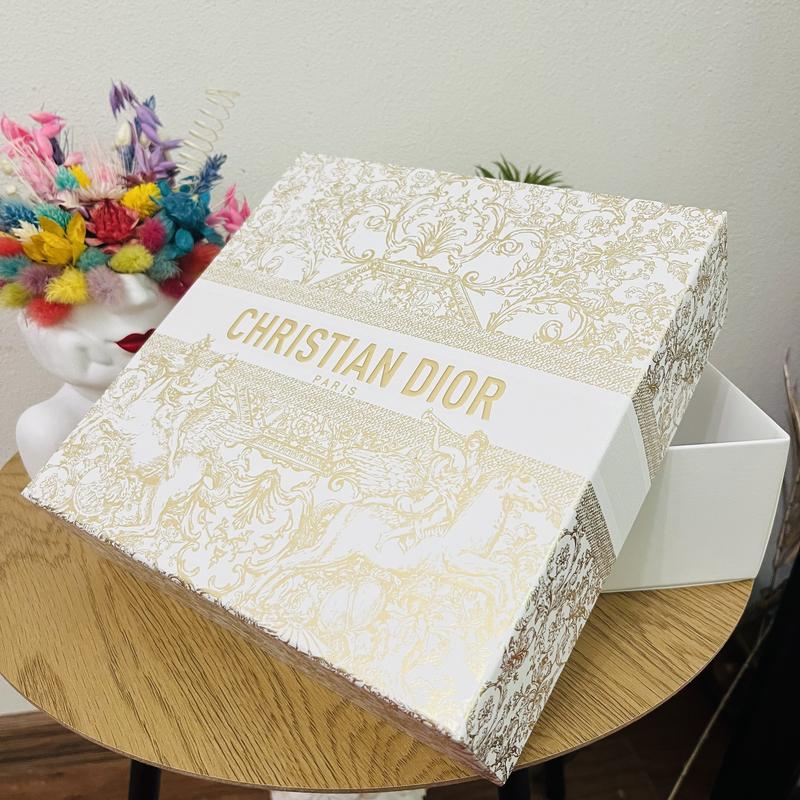 Оригінал коробка miss dior для подарунку зберігання — ціна 349 грн у ...