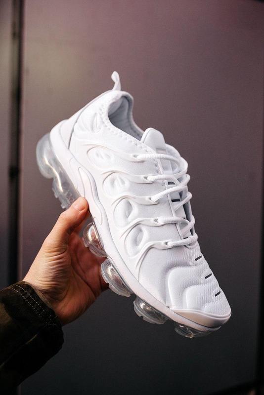 Vapormax plus cheap men white