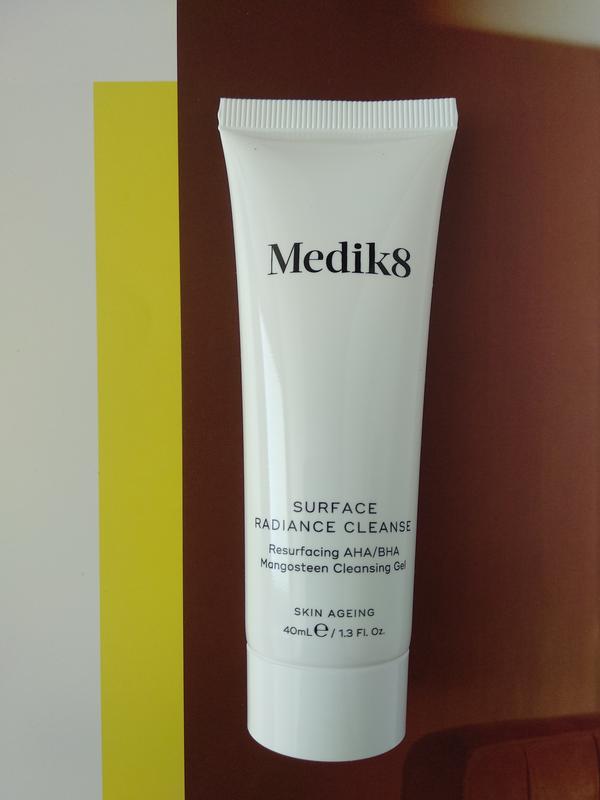 surface radiance cleanse medik8