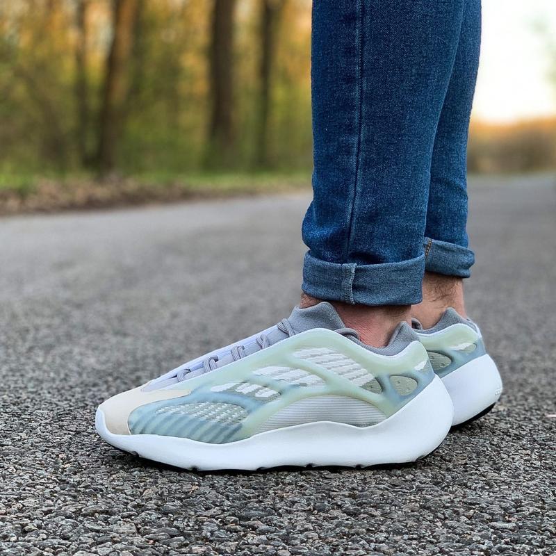 Adidas yeezy boost 700 v3 женские кроссовки адидас изи 700 🆕 белый ...