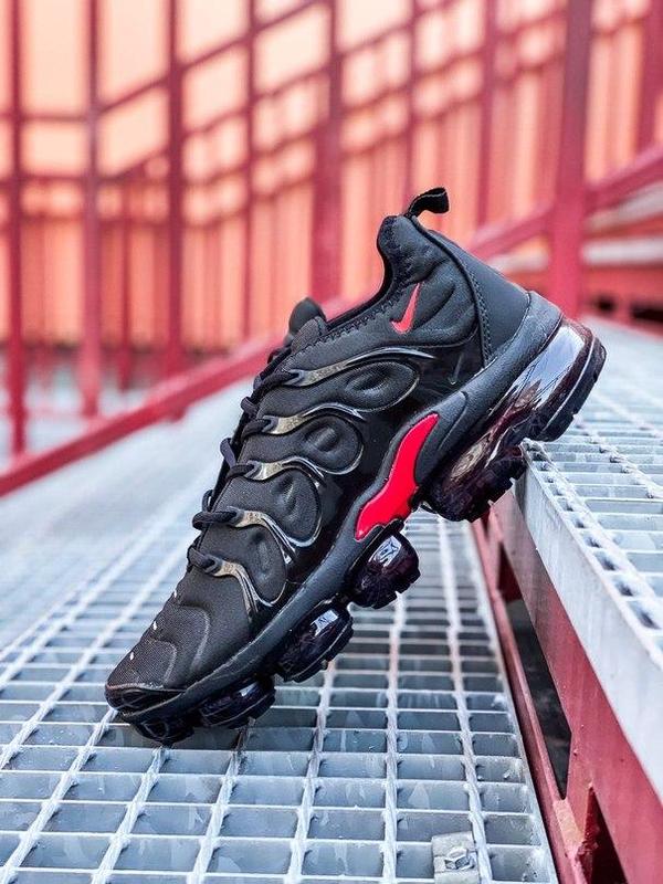 Womens red store vapormax plus