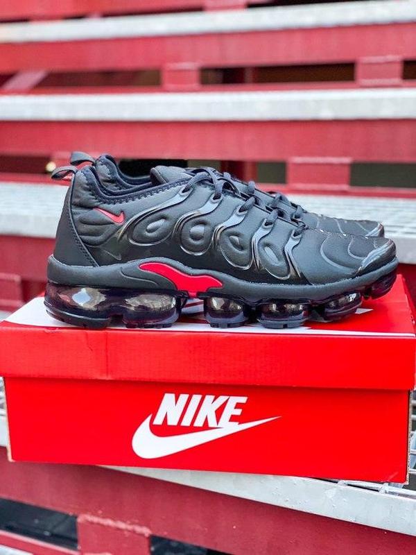 Vapormax plus all store red