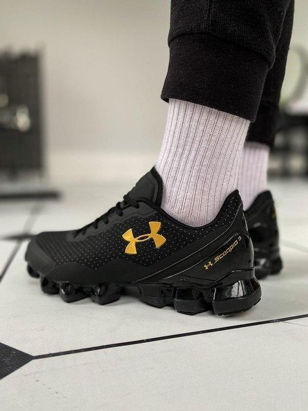 Мужские кроссовки under armour scorpio running shoes black/gold — цена 1850  грн в каталоге Кроссовки ✓ Купить мужские вещи по доступной цене на Шафе |  Украина #43341452