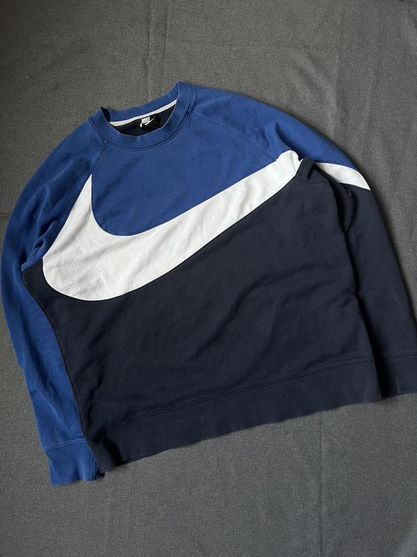 Big swoosh nike shoes deals