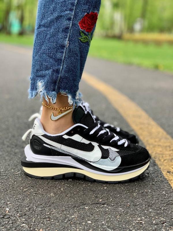 nike vaporwaffle sport fuschia x sacai black 2700 Nike