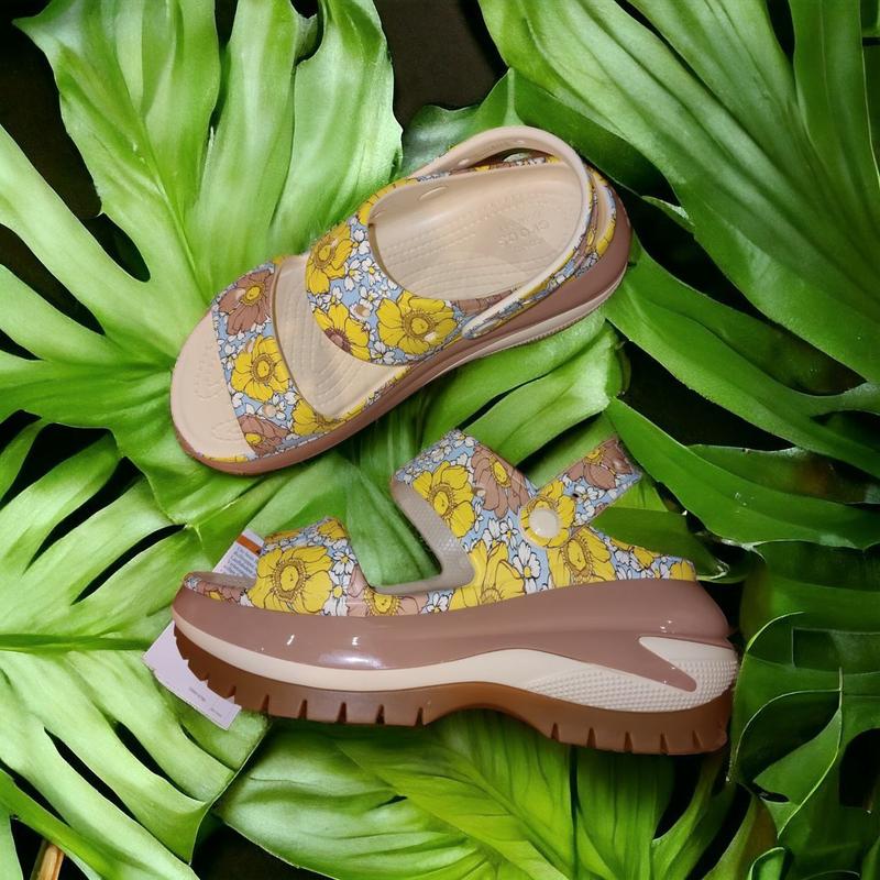 149327517 crocs mega crush retro floral sandal vanilla cork 2500