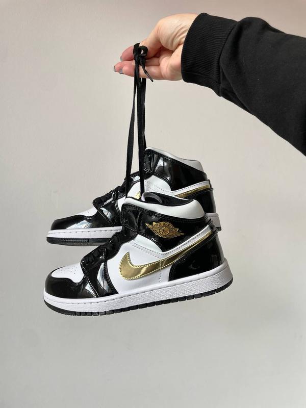 Nike air jordan 1 retro mid patent golden black — цена 3078 грн в
