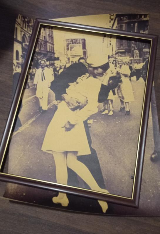 История одной фотографии: моряк целует медсестру на Таймс-сквер