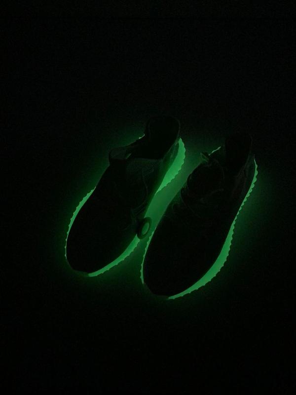 Кроссовки yeezy boost 350 v2 grow in dark — купить в Украине