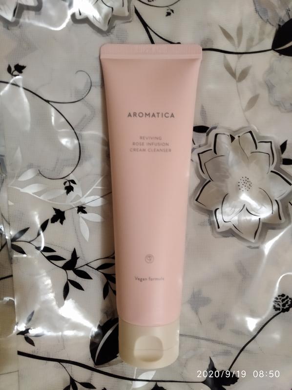 rose absolute cream cleanser
