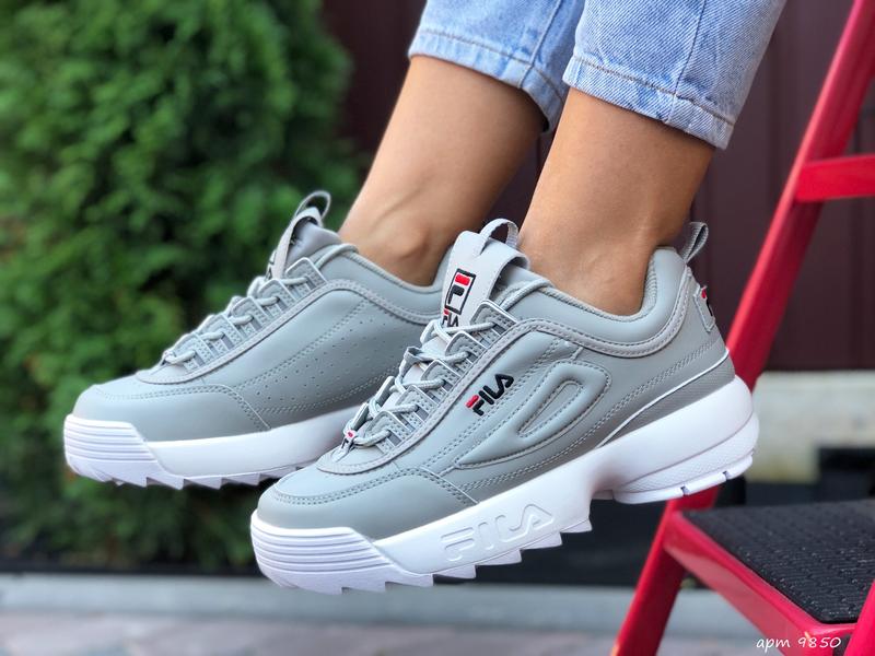 Fila disruptor 2 grey. Fila кроссовки мужские серые. Fila кеды серые. Кроссовки fila серые. Кроссовки fila женские серые.
