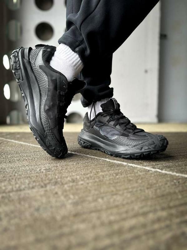 Nike acg triple black discount