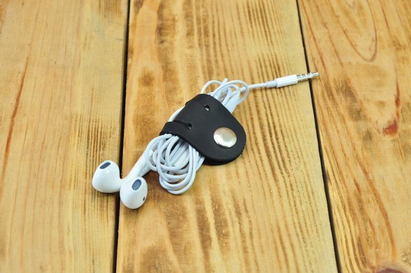 Держатель usb проводов, наушников, зарядки — цена 40 грн в каталоге ...