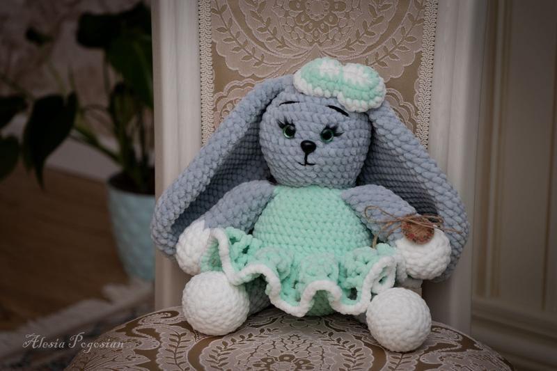 Вязаная игрушка амигуруми из плюша зайчик. — цена 750 грн в каталоге ...