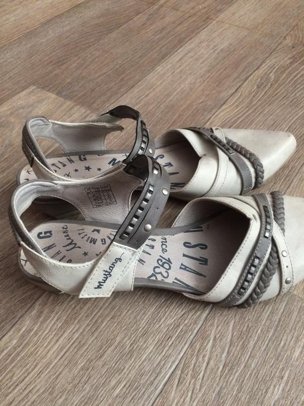 Сандалии, босоножки бренд mustang на широкую ногу — цена 300 грн в ...