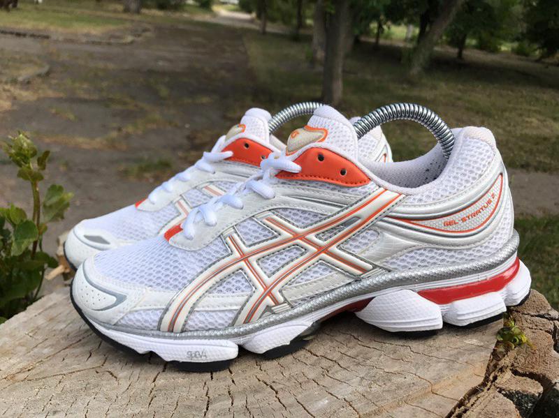 asics stratus 2