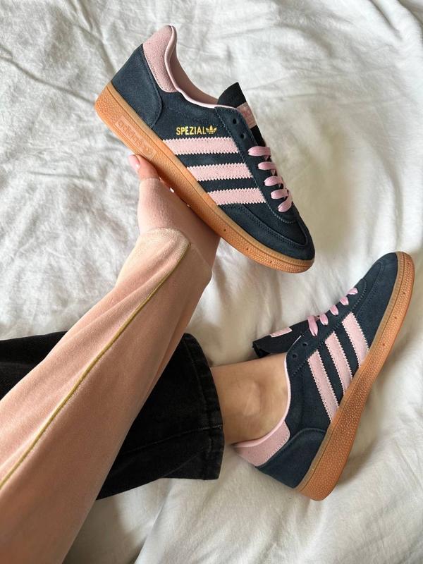 Adidas spezial handball core black clear pink gum — цена 2350 грн в ...