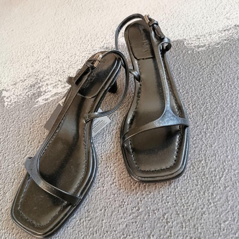 Massimo Dutti ブラック フラットシューズ 37 Босоніжки massimo dutti розмір 37 1614/450/800 — цена 4295 грн в