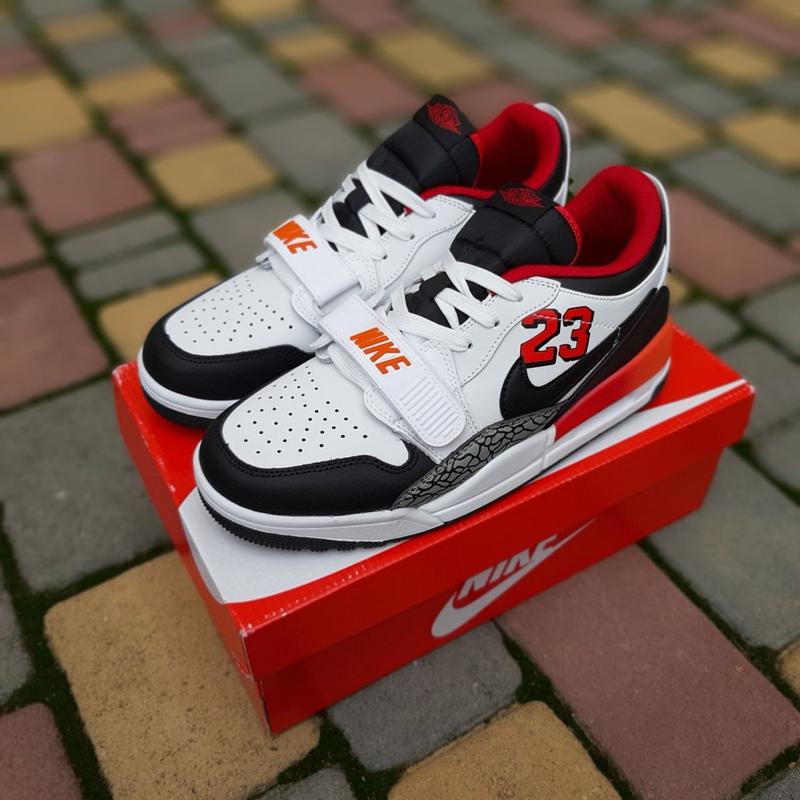Женские кроссовки nike air jordan legacy 312 low белые с черным и