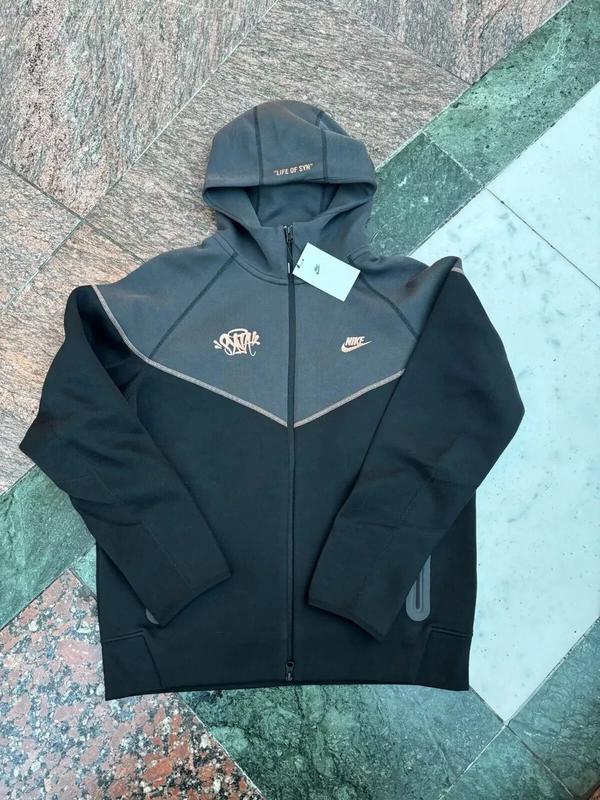 Nike tech fleece x syna world — ціна 1699 грн у каталозі Кофти