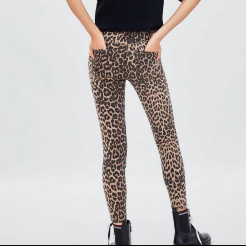 джинсы mango leopard. леопардовые джинсы. джинса леопард. джинса леопард. Reserved джинсы принт леопарда.