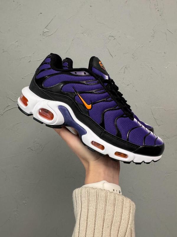 Кросівки nike air max tn plus voltage purple/black — ціна 2950 грн