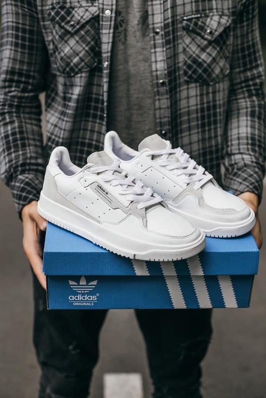 Adidas brand with the 3 stripes shoes online
