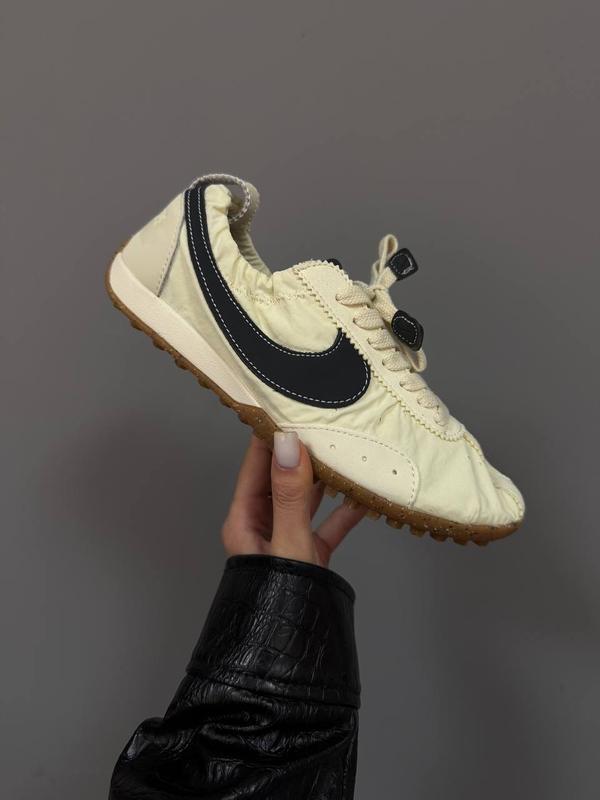 Nike x jacquemus moon shoe cream / black — купити в Україні