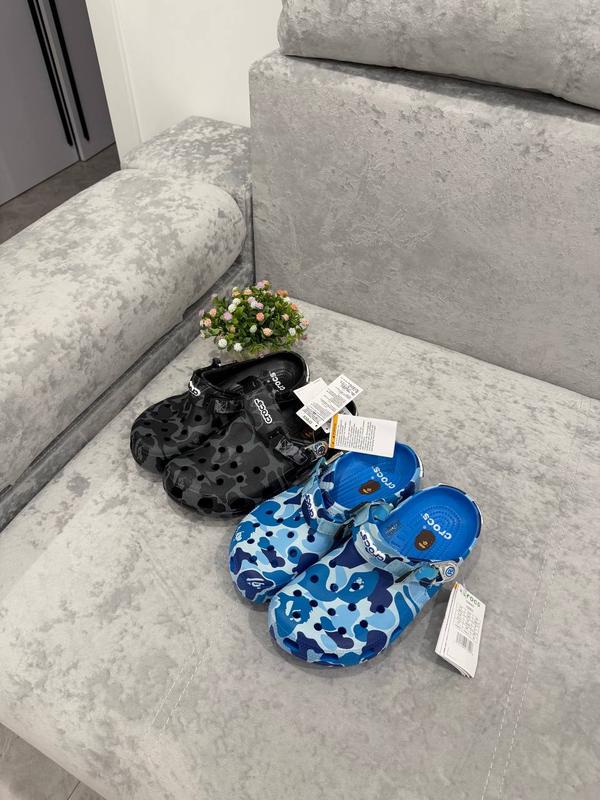 Crocs x bape — ціна 1615 грн у каталозі Шльопанці ✓ Купити