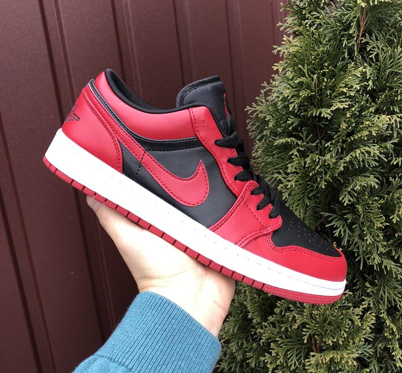 Чоловічі кросівки nike air jordan 1 low чорно-білі з червоним — ціна ...