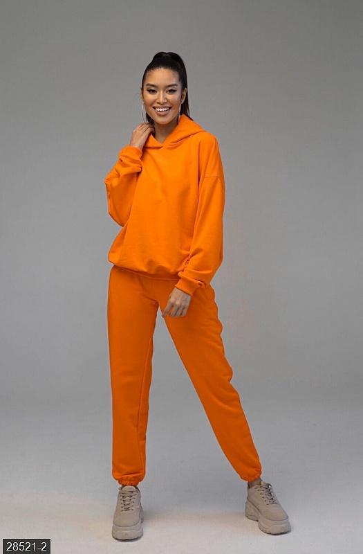 Спортивный костюм оранжевого цвета