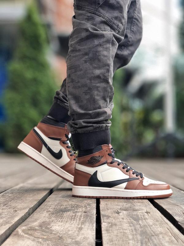 Кросівки найк джордан тревіс худобу nike jordan travis scott