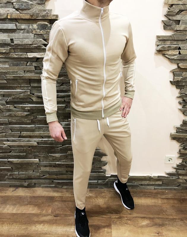 Бежевый спортивный костюм мужской
