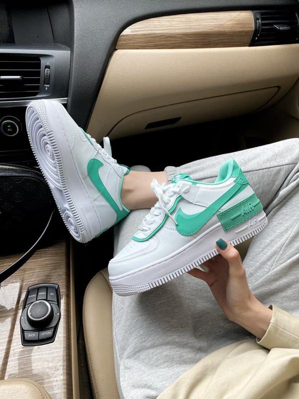 White and green nike air best sale force 1