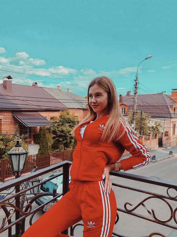 Adidas original женский спортивный костюм красный s подойдёт на m — цена  1800 грн в каталоге Спортивные костюмы ✓ Купить женские вещи по доступной  цене на Шафе | Украина #57167020