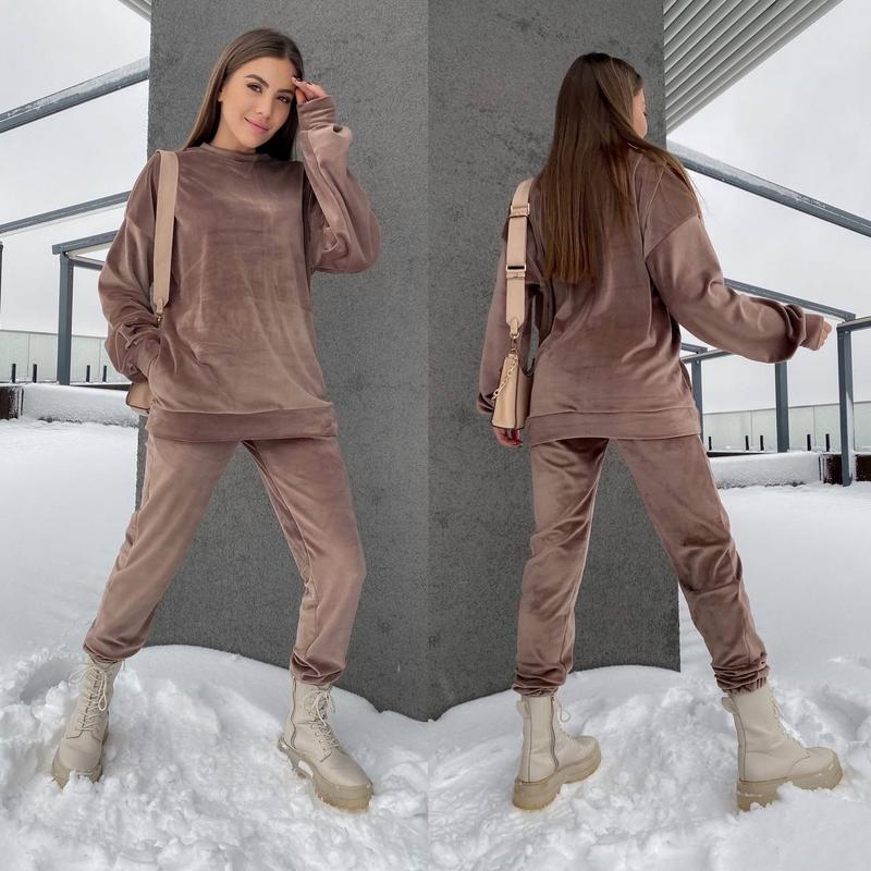 Спортивный костюм из плюша