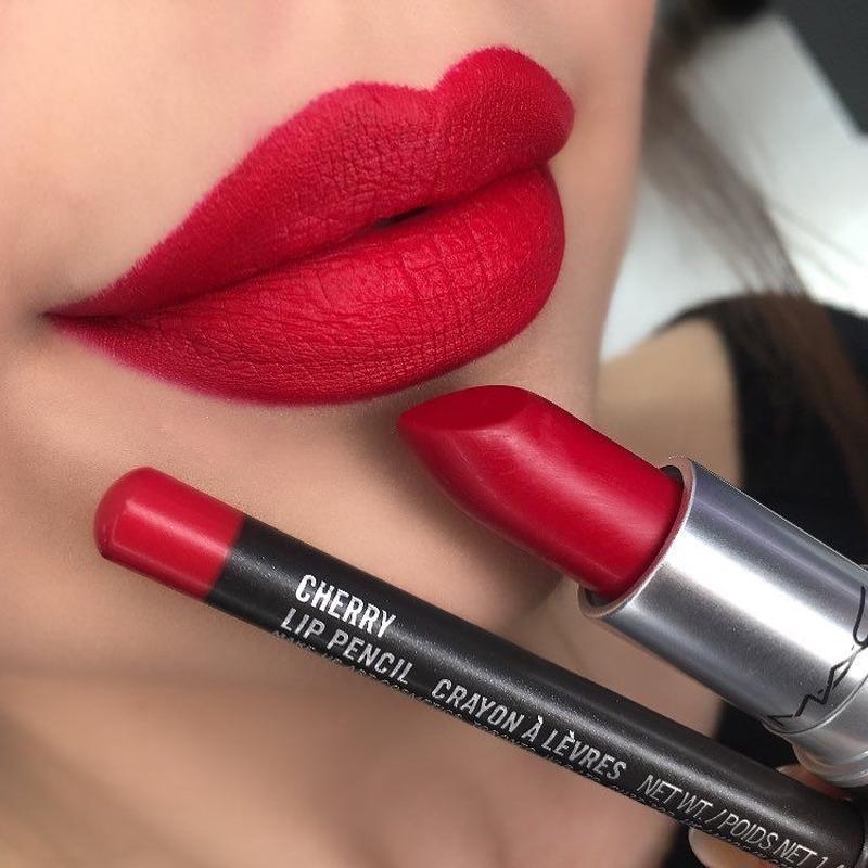 Матовые помады для губ отзывы. Ruby Woo. Помада Мак Ruby Woo. Матовая помада Mac Ruby Woo. Красная помада Mac Ruby Woo.