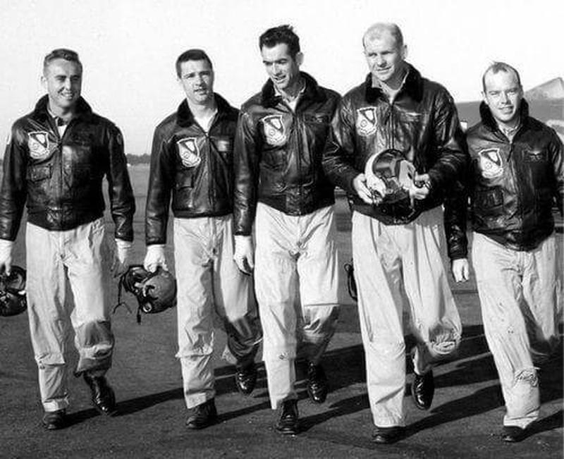 Alpha industries ma-1 кани вест. Ostin куртка бомбер пилот мужская зимняя. бомбер история. форма американских летчиков. американские летчики в бомберах.